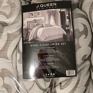 King comforter! Brand new! Never been open!
